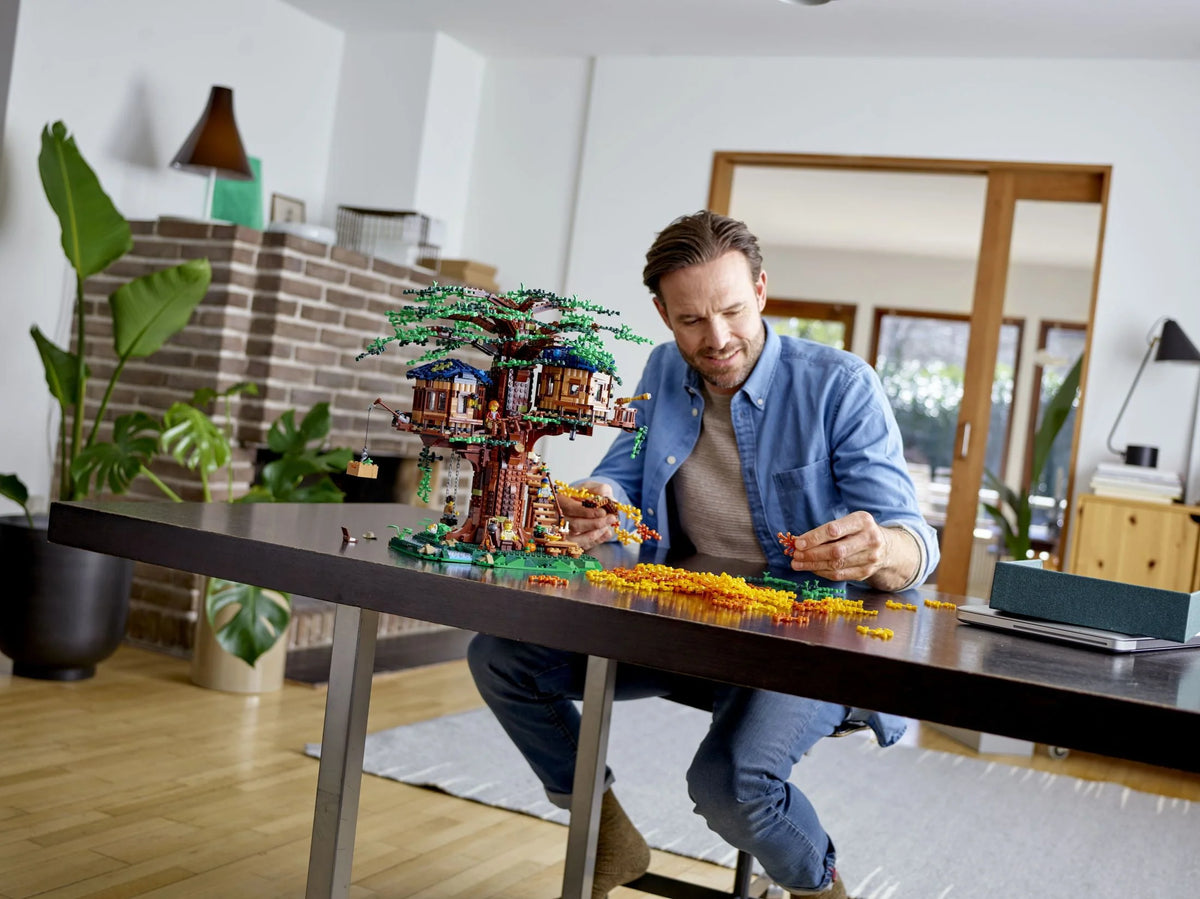 Tree House Model Construction Set with 3 Cabins K9777