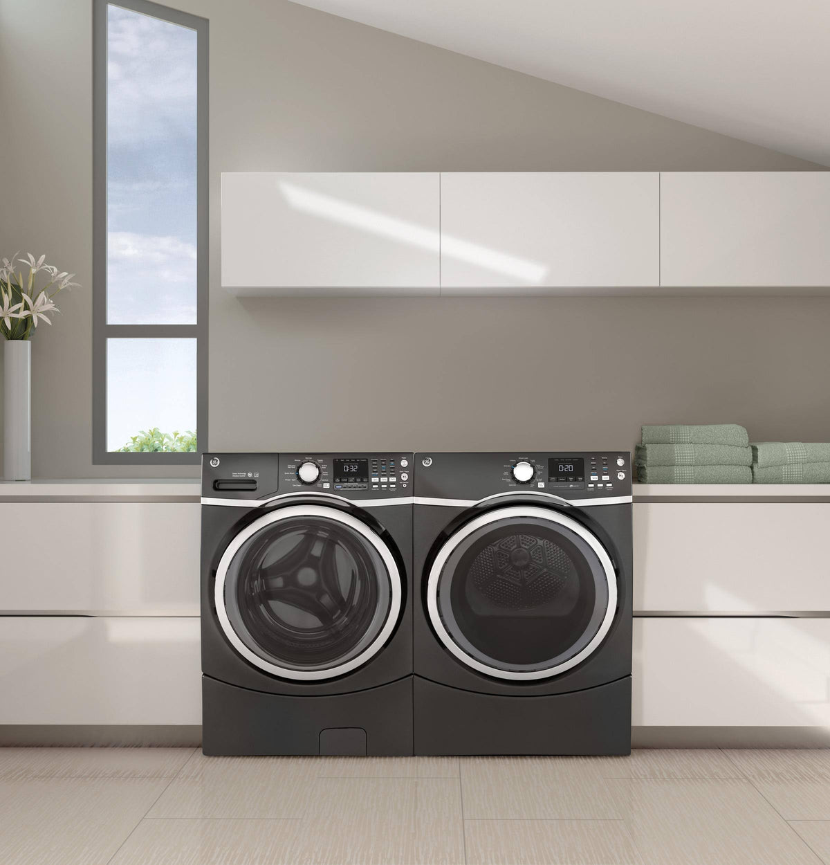 Gray Electric Dryer with Steam U7637