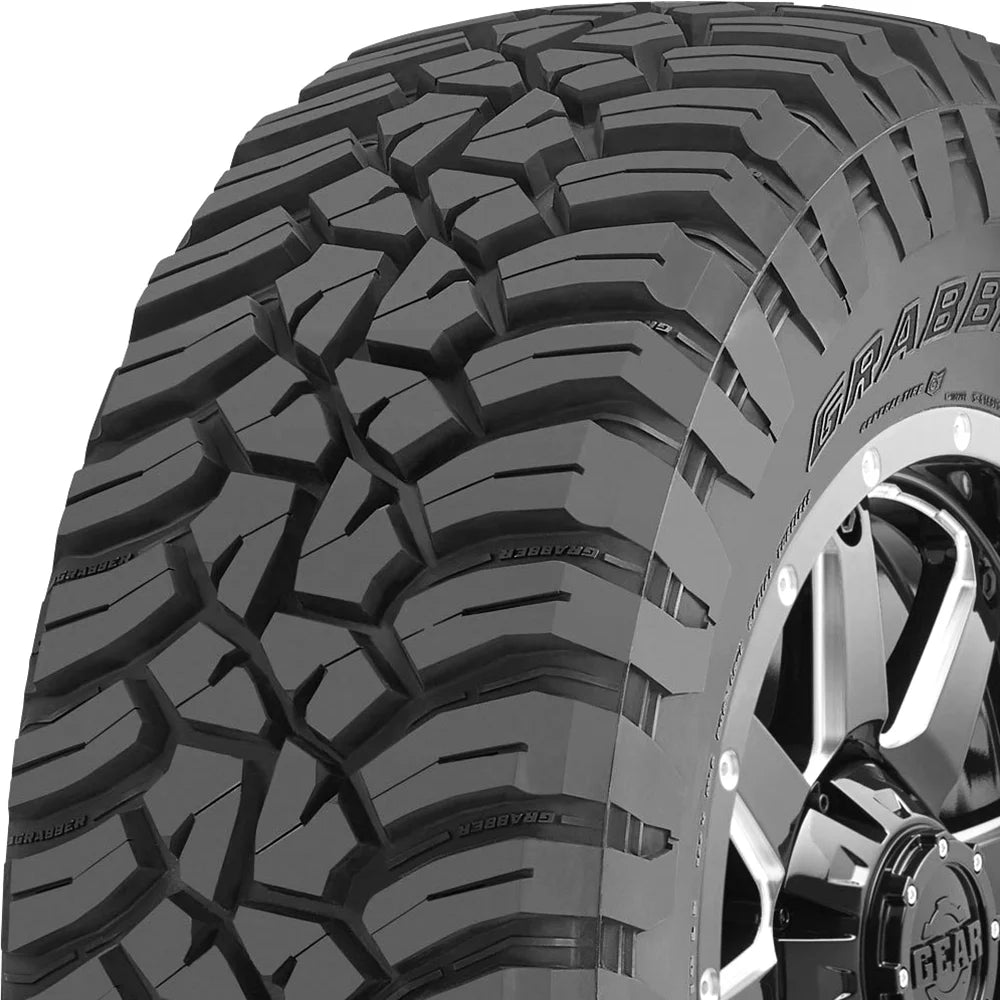 LT255/75R17 Mud Terrain Light Truck Tire O6940